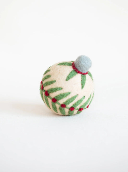 ORNAMENT BALL WITH LEAVES TOY